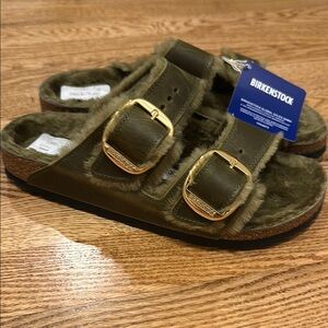 Birkenstock Arizona Shearling lined, Olive Sandals size 9